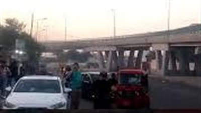 متظاهرون يصلون مقر 