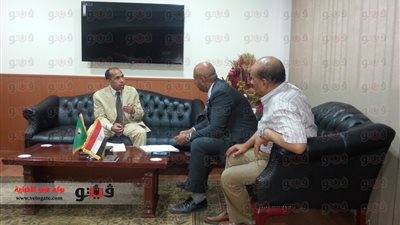 محافظ الفيوم يبحث إعادة العمل في مشروعات الصرف المتوقفة بالقرى