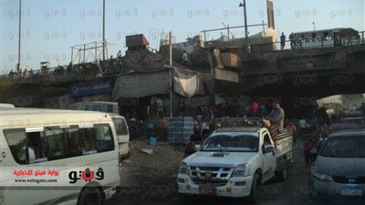 بالصور.. كوبرى مسطرد تحت سيطرة البلطجية.. الباعة يستغلون الأرصفة ويسرقون التيار الكهربي من أعمدة الإنارة.. تجار المخدرات يبيعون بضاعتهم أمام أعين المارة.. والاستيلاء على أراضي الدولة بحجة إنشاء مسجد