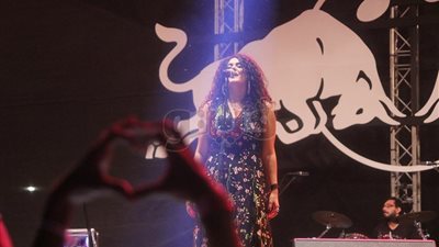 دينا الوديدي تبدع في «ريدبل في الشارع» بالسيرة الهلالية (فيديو)