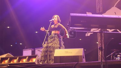 «آمال مثلوثي» تتألق بمهرجان «ريدبل في الشارع» (فيديو وصور )