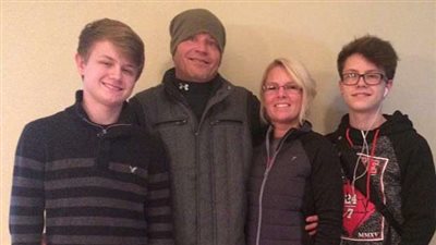 امرأة تعيش برائحة الأسماك بسبب مرض وراثي نادر (صور)