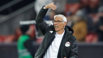 جهاز المنتخب يفاضل بين كريم حافظ وأيمن أشرف بديلا لعبد الشافي