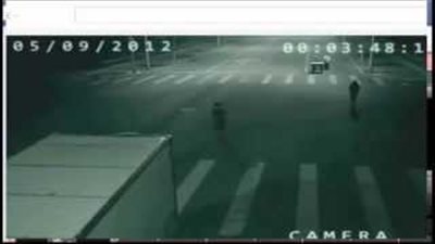 بالفيديو.. رجل ينجو من الموت بأعجوبة