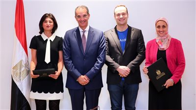 وزير الاتصالات يشهد توقيع اتفاقية بين 