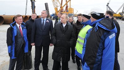 «بوتين» يهدد بإعدام المسئولين الروس في حال فشل مشروع جسر القرم