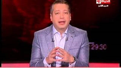 بالفيديو.. تامر أمين يشيد بالإمارات: «دولة عارفة القانون عننا»