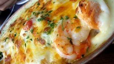 طريقة إعداد «جمبري بالبشاميل والموزاريلا»