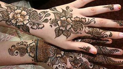 احذري.. الحنة تسبب حساسية جلدية