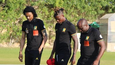 سونج يمنح لاعبى الكاميرون الأوليمبي راحة 30 دقيقة قبل ودية نيجيريا (صور)