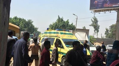 مصرع شخصين في غرق سيارة بترعة المريوطية (صور)