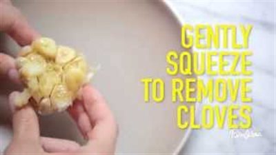 بالفيديو.. وجبة لذيذة من الثوم المشوي