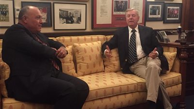 سامح شكري يلتقي بالسيناتور الجمهوري 