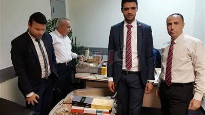 ضبط ٢٠٠٠ سيجار كوبي بحوزة راكبتين لبنانيتين بمطار القاهرة