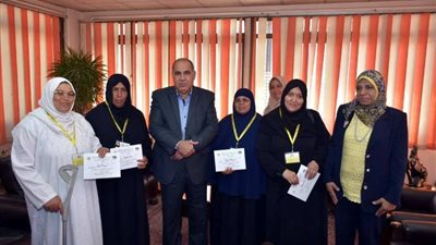الشرقية تكرم 4 أمهات مثاليات بـ«مكافآت مالية» (صور)