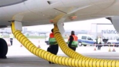 3 مصادر للتهوية في الطائرات.. الاعتماد على الأجهزة الأرضية قبل صعود الركاب.. فصل أجهزة التبريد الأرضية واستبدالها بوحدة الطاقة المساعدة.. ضغط الهواء قبل الإقلاع.. واللجوء للمحركات بعد اكتمال التشغيل