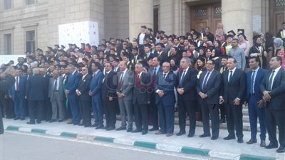 حقوق القاهرة تكرم أوائل الخريجين (صور)