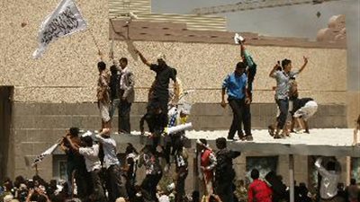 أعمال عنف تعم مدن تونس.. والمواطنون خائفون ويائسون من النخبة السياسية