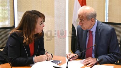 رئيس الوزراء يكلف بتخصيص جناح لمنتجات الأسر البدوية بمعرض الصناعات