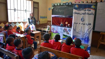 حملات توعية بأهمية ترشيد المياه بعدة مدارس في سوهاج (صور)