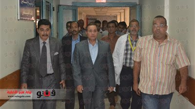 بالصور.. محافظ الإسماعيلية يحيل مسئولي المستشفى العام للتحقيق