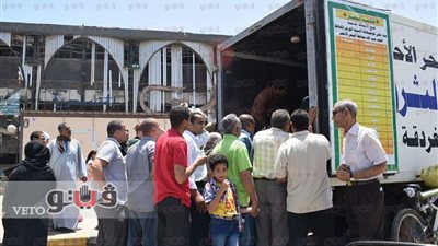 بالصور.. إقبال كثيف على منافذ الأسماك المدعمة بالغردقة