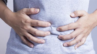 5 أطعمة ومشروبات تخلصك من انتفاخ القولون