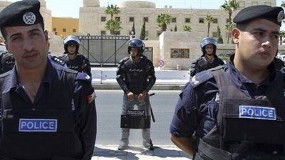 إصابة 5 أشخاص بينهم سياح إسبان في حادث طعن بالأردن