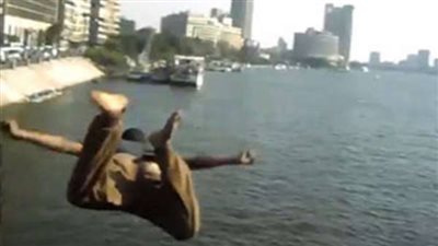 إنقاذ شاب قفز في النيل من أعلى كوبرى الجامعة.. ويؤكد: كنت بلعب