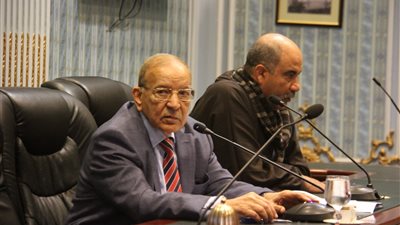 وكيل «زراعة البرلمان»: شهر العسل انتهى مع الوزير