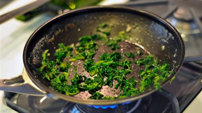 احذري.. إعادة تسخين السبانخ والبيض والدجاج يسبب السرطان