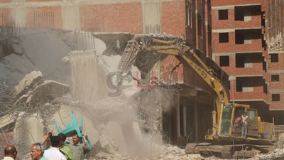 القاهرة تزيل 100 عقار مخالف خلف المحكمة الدستورية (صور)