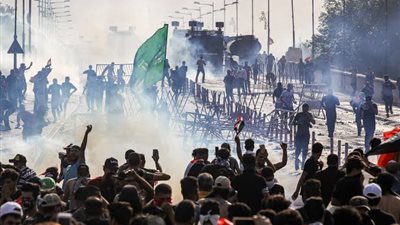 قتلى وجرحى في اشتباكات بين المتظاهرين وقوات الأمن بالعراق