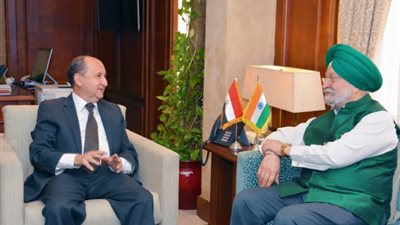 وزير الصناعة يبحث مع نظيره الهندي تعزيز التعاون الاقتصادى المشترك بين البلدين