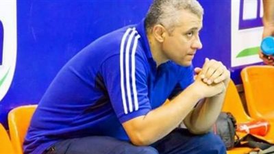 هاتفيا.. مصيلحي يدعم لاعب طائرة الأهلي بعد جراحة الصليبي