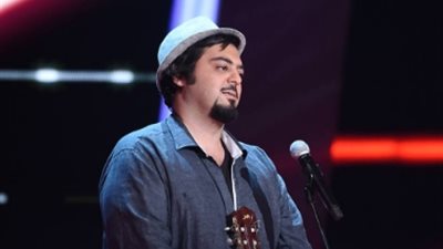 عاصي الحلاني يكشف تفاصيل تعرض نجل متسابق «The Voice» لحادث سير