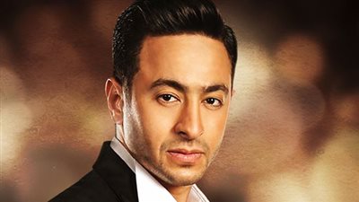 حمادة هلال ينهار من البكاء لوفاة طفلة السويس صعقا بالكهرباء