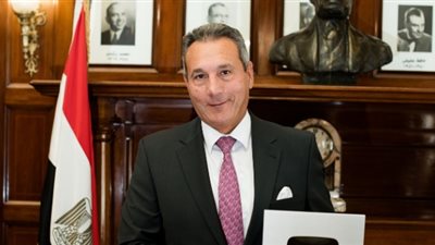 بنك مصر أول بنك يحصل على الدرع الفضي من موقع يوتيوب