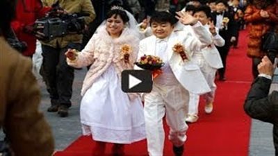 بالفيديو.. شاهد حفل زفاف لـ7 أقزام في الصين