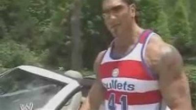 بالفيديو.. أشهر سيارات المصارع «باتستا»