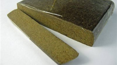 حبس 3 عناصر إجرامية أداروا وكرا للاتجار في الحشيش بالسحر والجمال 4 أيام