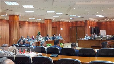 بالصور.. محافظ بورسعيد يستقبل لجنة متابعة المشروعات القومية