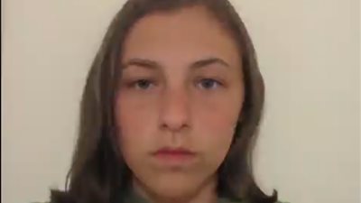 شاهد نتيجة تصوير فتاة نفسها يوميا لمدة ثماني سنوات (فيديو)