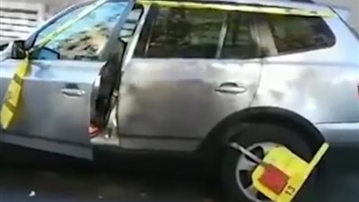 شاهد ماذا فعل عجوز مع «كلبش سيارته» (فيديو)