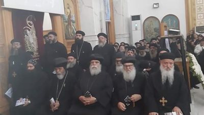 4 أساقفة يترأسون صلاة جناز القمص بيشوى عزيز بكنيسة مارمينا ألف مسكن