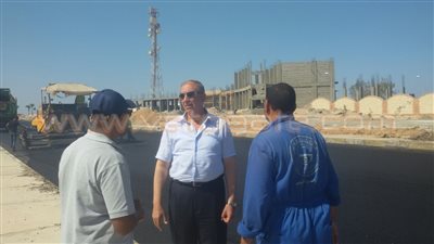 بالصور.. محافظ البحر الأحمر يتفقد مشروعات البنية التحتية بالغردقة