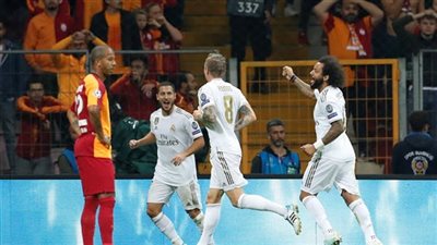 ريـال مدريد يتقدم على جالطة سراي بثلاثية بعد 15 دقيقة