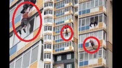 رجل يسقط من الدور العاشر ويرفض الاستسلام للشرطة (فيديو)