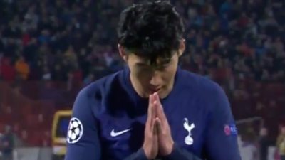 بطريقة رائعة.. سون يعتذر لجوميز أمام جماهير مباراة توتنهام وسرفينا زفيزدا (فيديو)