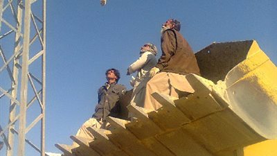 بالصور.. تفحم «حرامي» حاول سرقة أسلاك برج كهرباء